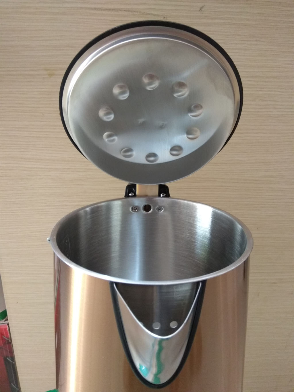 Ấm điện siêu tốc Inox 304 Hoseki 1.5L 1500W vàng đồng