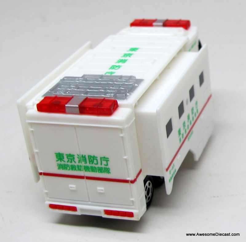 Xe cứu thương mô hình Tomica Isuzu Super Ambulance