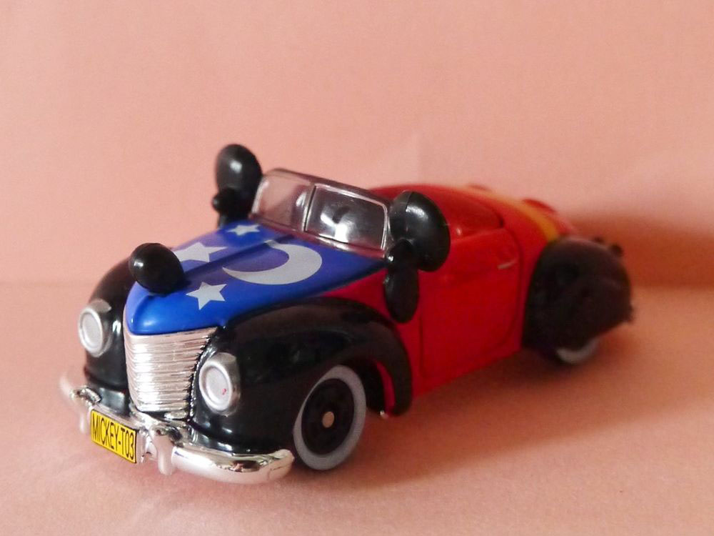 Xe mô hình mui trần Tomica DisneySea Mickey's Roadster Fantasia