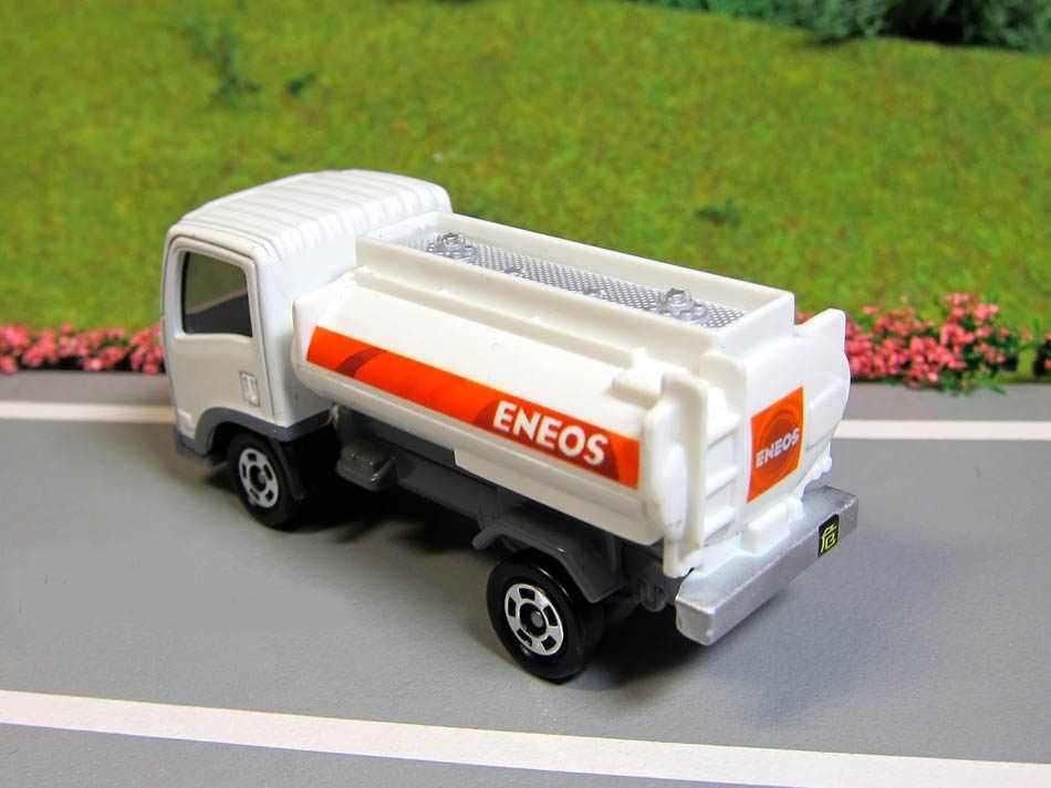 Xe ô tô chở dầu mô hình Tomica Isuzu Elf