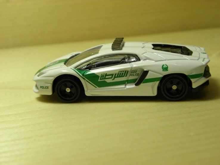 Xe ô tô cảnh sát mô hình Tomica Lamborghini Aventador LP700-4 