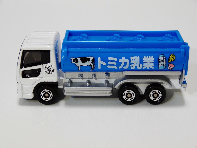 Xe tải chở sữa bò mô hình Tomica Nissan Diesel Quon