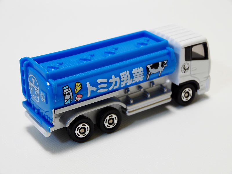 Xe tải chở sữa bò mô hình Tomica Nissan Diesel Quon