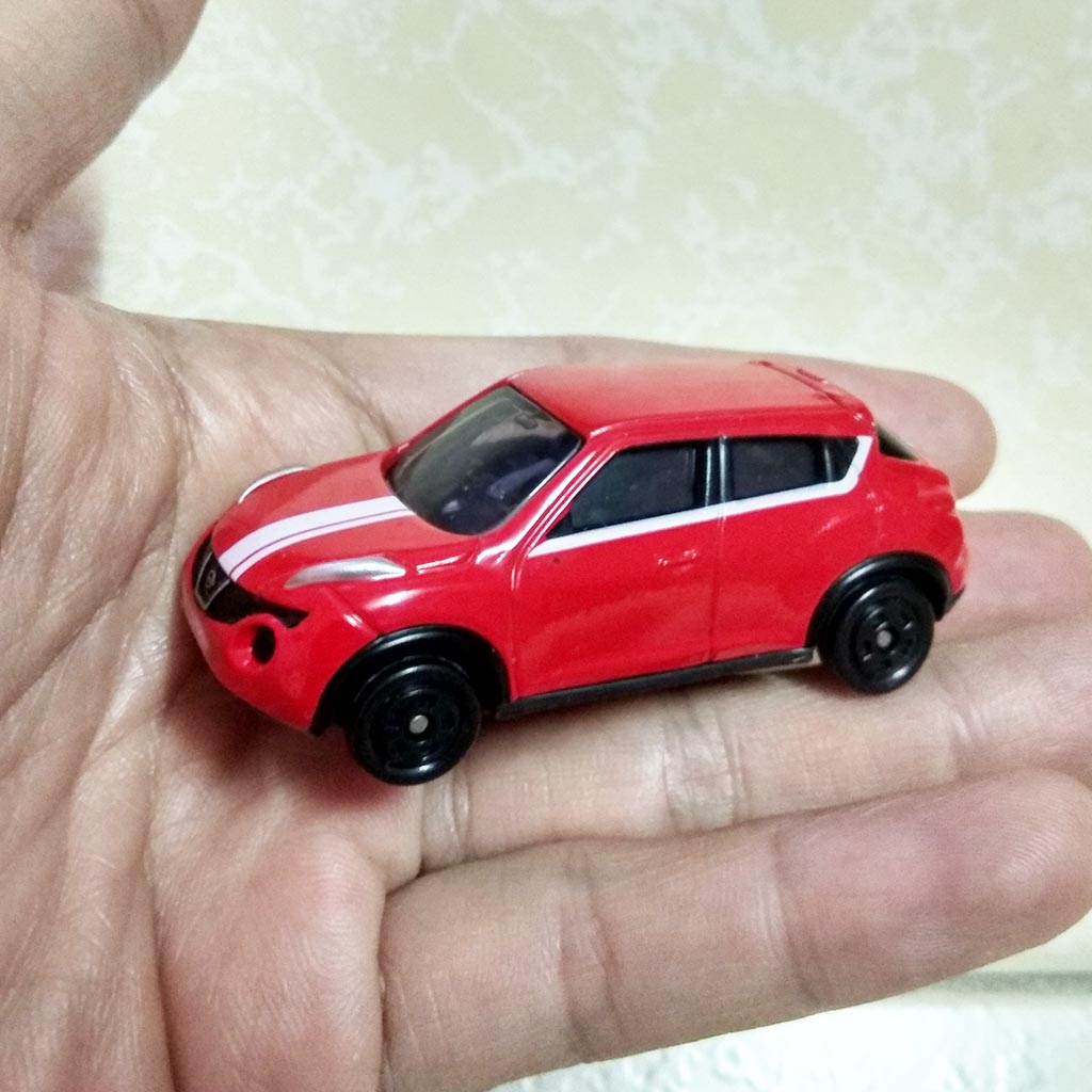 Xe ô tô mô hình Tomica Dream Project Special Edition Nissan Juke đỏ