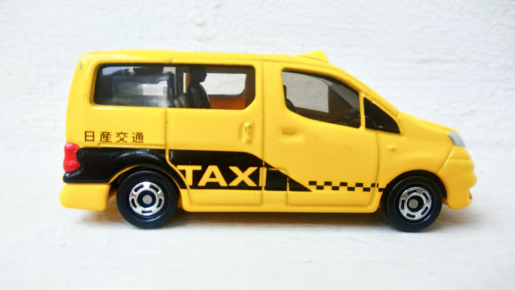 Xe mô hình tĩnh ô tô Tomica Nissan NV200 Taxi