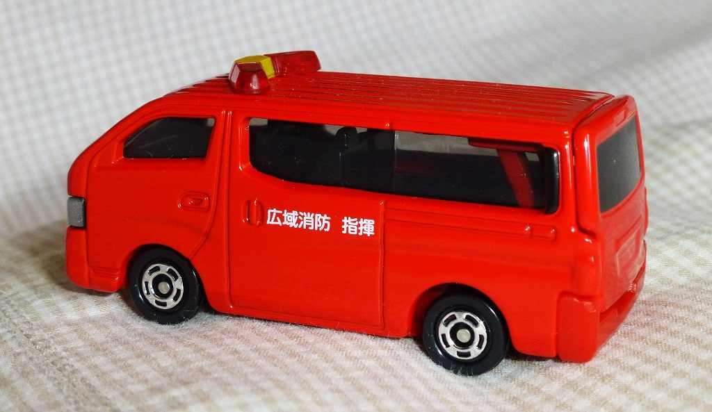 Xe mô hình cứu hỏa Tomica Nissan Caravan Fire 27