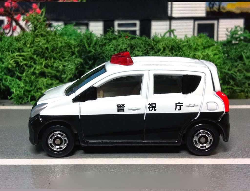 Xe mô hình cảnh sát Tomica Suzuki Alto tỷ lệ 1/56