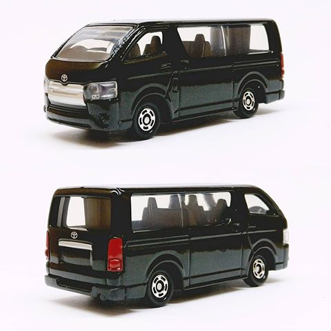 Xe ô tô mô hình Tomica Toyota Hiace No.113