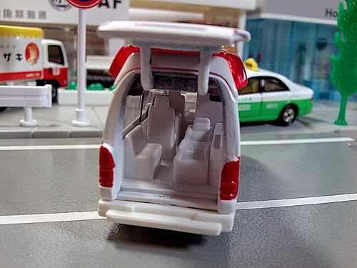 Xe cứu thương mô hình Tomica Toyota Himedic