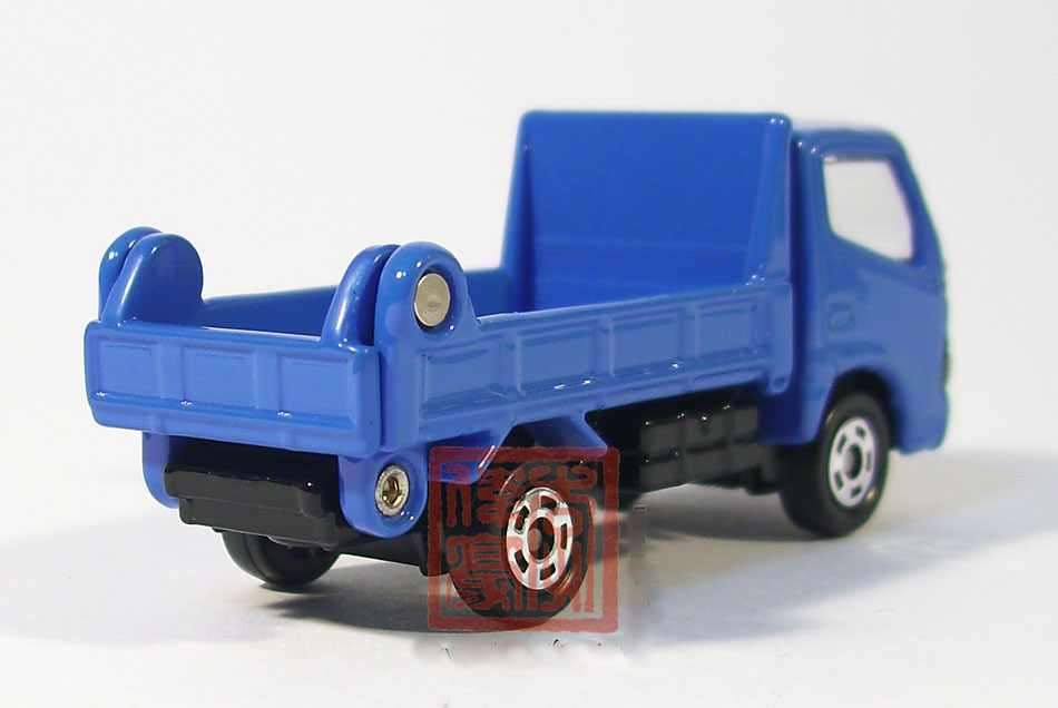 Xe ô tô tải mô hình Tomica Toyota Dyna MT Blue