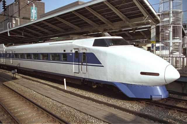 Mô hình tàu siêu tốc chạy pin Takara Tomy Series E4 Shinkansen Max