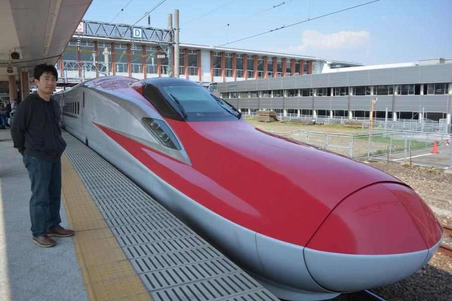 Mô hình tàu siêu tốc chạy pin điểu khiển từ xa Takara Tomy Series E6 Shinkansen Komachi