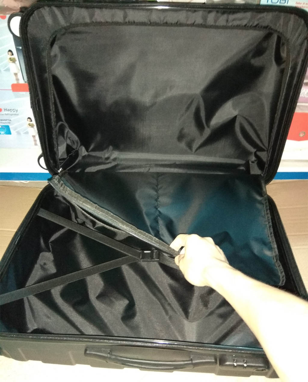 Vali kéo du lịch có khóa số 24 inch Nutifood (Đen) Vali kéo du lịch có khóa số 24 inch Nutifood (Đen)