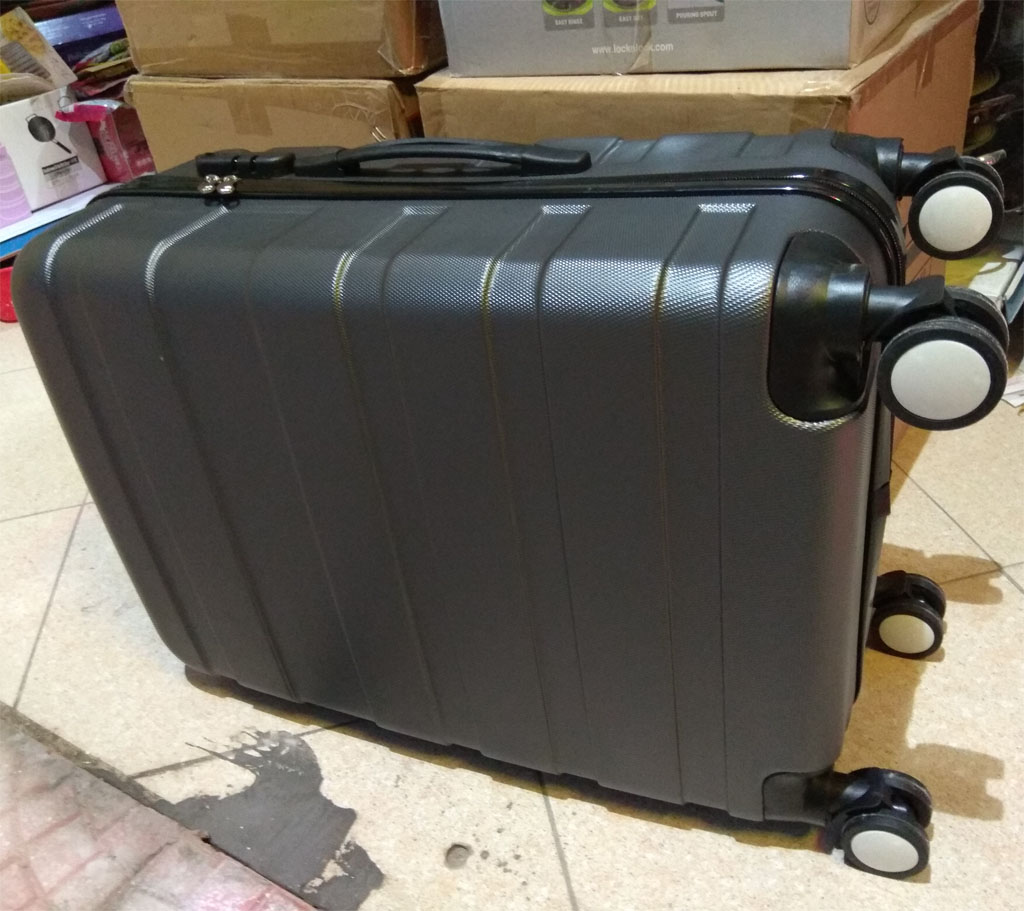 Vali kéo du lịch có khóa số 24 inch Nutifood (Đen) Vali kéo du lịch có khóa số 24 inch Nutifood (Đen)