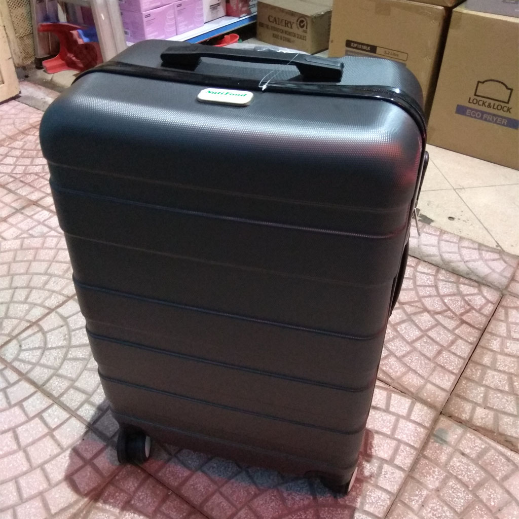 Vali kéo du lịch có khóa số 24 inch Nutifood (Đen) Vali kéo du lịch có khóa số 24 inch Nutifood (Đen)