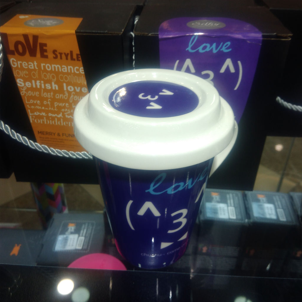 Ly sứ có nắp đậy và quai Lock&lock Merry & Funny SLB007A 370ml - Love tím Ly sứ có nắp đậy và quai Lock&lock Merry & Funny SLB007A 370ml - Love tím