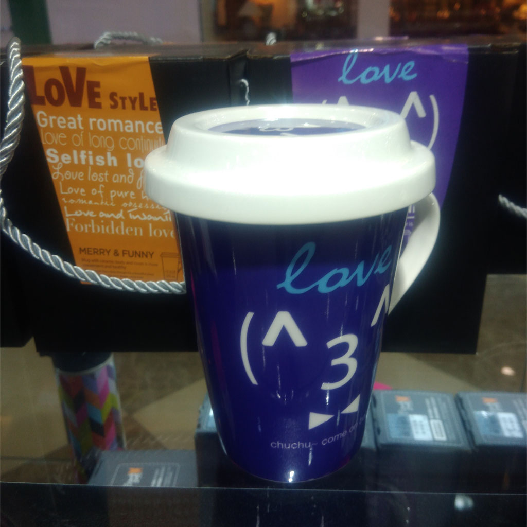 Ly sứ có nắp đậy và quai Lock&lock Merry & Funny SLB007A 370ml - Love tím