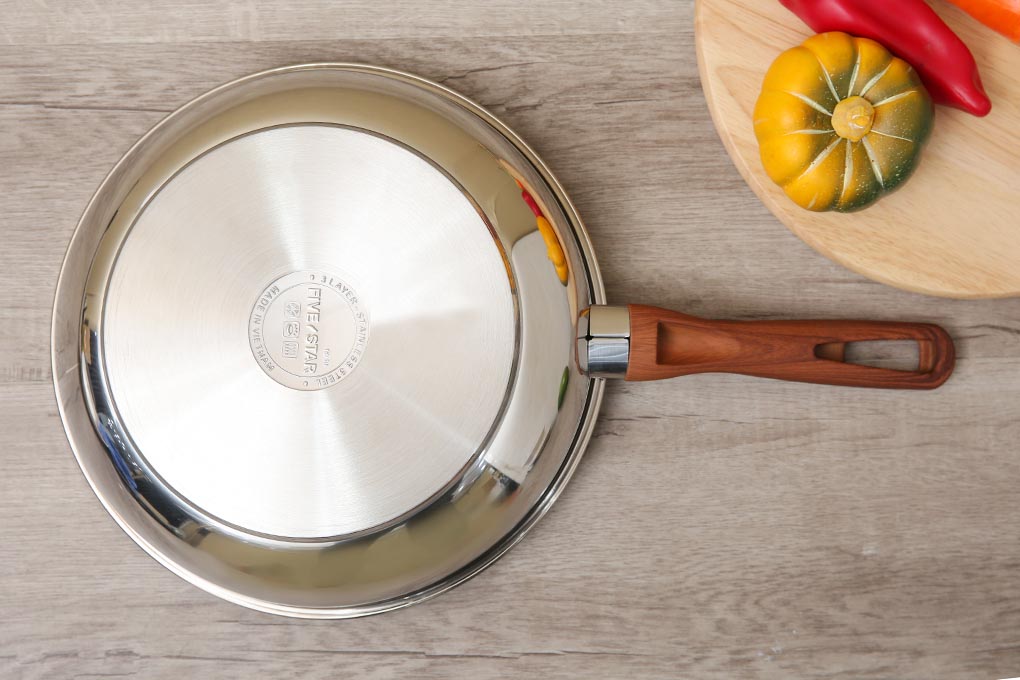 Chảo chống dính Inox 304 3 đáy cán gỗ Fivestar đường kính 26cm
