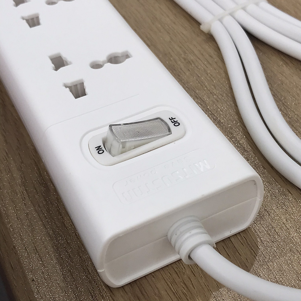 Ổ cắm điện tiếp địa chống rò điện cao cấp Calibra 4 lỗ cắm CSU-4K1A