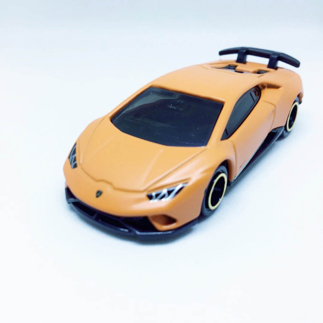 Siêu xe ô tô mô hình Tomica Lamborghini Huracan Performante màu vàng